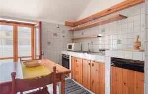 Kuchyňa alebo kuchynka v ubytovaní Awesome Apartment In Alcamo Marina