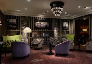 Salon oz. bar v nastanitvi Le Mathurin Hotel & Spa