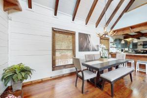 Afbeelding uit fotogalerij van Crestwood Retreat in Arden +23 foto's