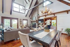 a living room with a table and a couch at Crestwood Retreat in Arden
