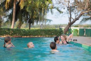 Bassein majutusasutuses Nilambara Lake View või selle lähedal