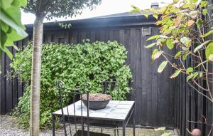 Taman di luar Gorgeous Home In Simrishamn