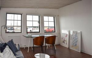 Ruang duduk di Gorgeous Home In Simrishamn