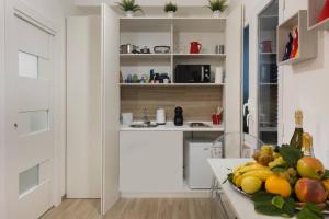 a kitchen with a table with a bowl of fruit at La Culla di Minerva in Meta