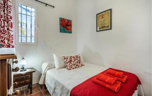 Postel nebo postele na pokoji v ubytování Cozy Home In Frigiliana