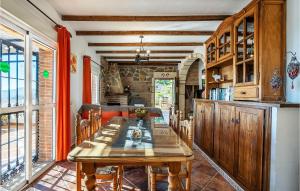Kuchyň nebo kuchyňský kout v ubytování Cozy Home In Frigiliana
