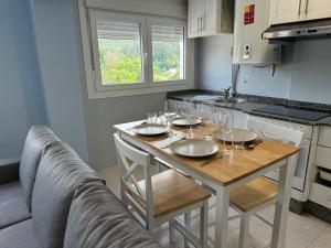 a kitchen with a table with wine glasses on it at Oktheway Caldas Centro in Caldas de Reis