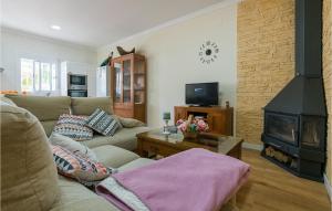 Televiisor ja/või meelelahutuskeskus majutusasutuses Stunning Home In San Jose Del Valle