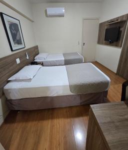 Cama ou camas em um quarto em Via Contorno Hotel