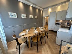 Kuchnia lub aneks kuchenny w obiekcie Book-A-Room Salzburg Apartment 33