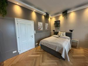 Łóżko lub łóżka w pokoju w obiekcie Book-A-Room Salzburg Apartment 33