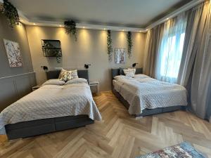 Łóżko lub łóżka w pokoju w obiekcie Book-A-Room Salzburg Apartment 33