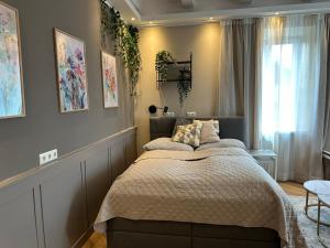 Łóżko lub łóżka w pokoju w obiekcie Book-A-Room Salzburg Apartment 33