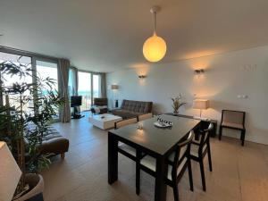 Χώρος καθιστικού στο Troia apartment at the longest white sand beach