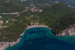 an aerial view of a beach and the ocean at Hotel AQUILO in Petrovac na Moru