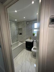 Koupelna v ubytování Luxury 1 bedroom apartment Bromley
