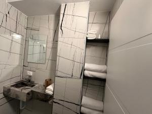 Koupelna v ubytování Treva Hotel & Apartaments + 37 fotografií