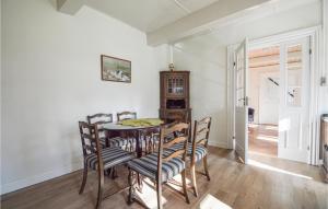 a dining room with a table and chairs at Holiday Home Østerende in Ballum