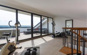 Γυμναστήριο ή/και όργανα γυμναστικής στο 4 Bedroom Lovely Home In Crikvenica