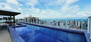 Bazén v ubytování CABO BRANCO 200m do mar 2 dorm, piscina +garagem! nebo v jeho okolí