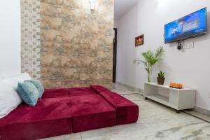 TV a/nebo společenská místnost v ubytování Homlee-Best value 1BHK-Ground Floor-Vaishali Metro