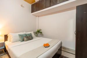 Postel nebo postele na pokoji v ubytování Homlee-Best value 1BHK-Ground Floor-Vaishali Metro