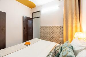 Postel nebo postele na pokoji v ubytování Homlee-Best value 1BHK-Ground Floor-Vaishali Metro
