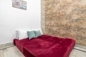 Postel nebo postele na pokoji v ubytování Homlee-Best value 1BHK-Ground Floor-Vaishali Metro