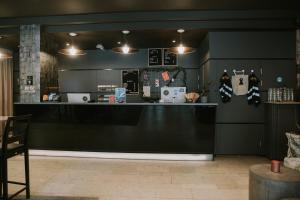 a bar in a restaurant with a counter top at Comfort Hotel Jazz, Borås in Borås