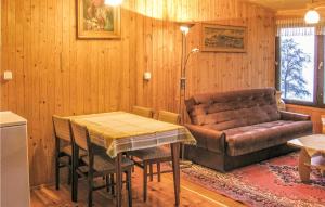 Χώρος καθιστικού στο Nice Home In Mragowo With Kitchen