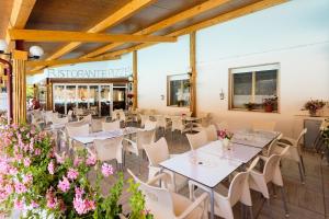 Restaurace v ubytování Arcobaleno Village