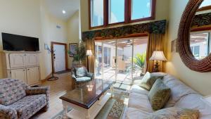 Μια τηλεόραση ή/και κέντρο ψυχαγωγίας στο The Gardens 701 by Tybee Vacation Rentals