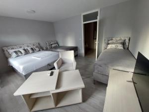Postel nebo postele na pokoji v ubytování Apartments MIMOZA