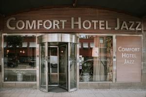 a store with a revolving door in front of a building at Comfort Hotel Jazz, Borås in Borås