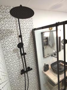 a bathroom with a sink and a mirror at Casa Koala VT14462 in Pinto +35 photos