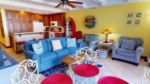 Posezení v ubytování The Vue 225 by Tybee Vacation Rentals