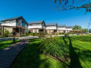 Vonkajšia záhrada v ubytovaní Air-conditioned apartments, pool, sauna, Niechorze