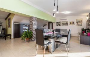 Posedenie v ubytovaní Beautiful Apartment In Rijeka