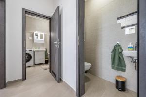 Ένα μπάνιο στο Csengery Residence +41 φωτογραφίες