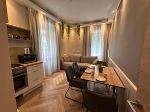 Kuchyňa alebo kuchynka v ubytovaní Book-A-Room Salzburg Apartment 31 + 7 fotografií