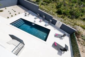 ロバニスカにあるVilla Helvetia with heated poolのギャラリーの写真