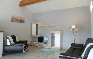 Khu vực ghế ngồi tại 2 Bedroom Cozy Home In Wallendorf
