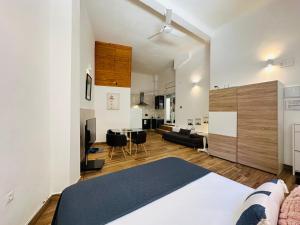 Postel nebo postele na pokoji v ubytování LOFT 55 m Nuevo, estudio con techo alto en Alicante Centro