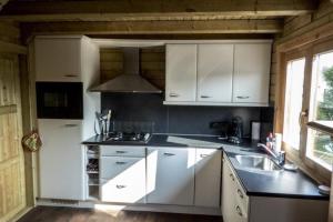 Fotografie z fotogalerie ubytování Haus in Sint-Annaland mit möblierter Terrasse v destinaci Sint Annaland
