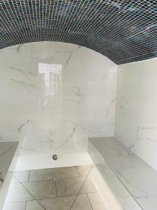 a room with white marble walls and a ceiling at Anchorage Hotel & Spa in Torquay