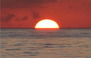 a sunset over the ocean with the sun in the horizon at Villa Don Pino in Donnalucata +24 photos