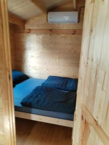 a room with a bed in a wooden cabin at Słoneczna Przystań II in Wrzosowo