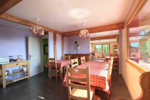 Restorāns vai citas vietas, kur ieturēt maltīti, naktsmītnē Chalet luxe 13 personnes SPA SAUNA VOSGES-GERARDMER