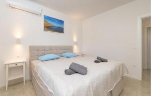 A bed or beds in a room at Nice Home In Kampor With Wifi