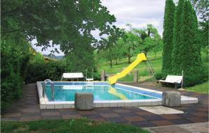 Πισίνα στο ή κοντά στο Beautiful Apartment In Welschensteinach